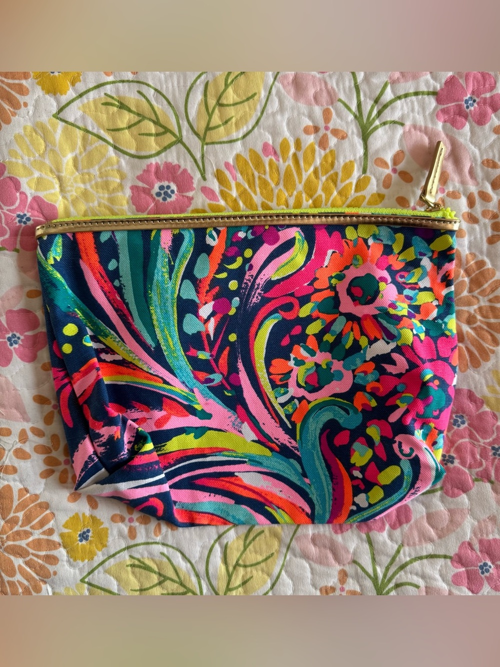 NWOT Lilly Pulitzer zipper bag - Picture 2 of 2
